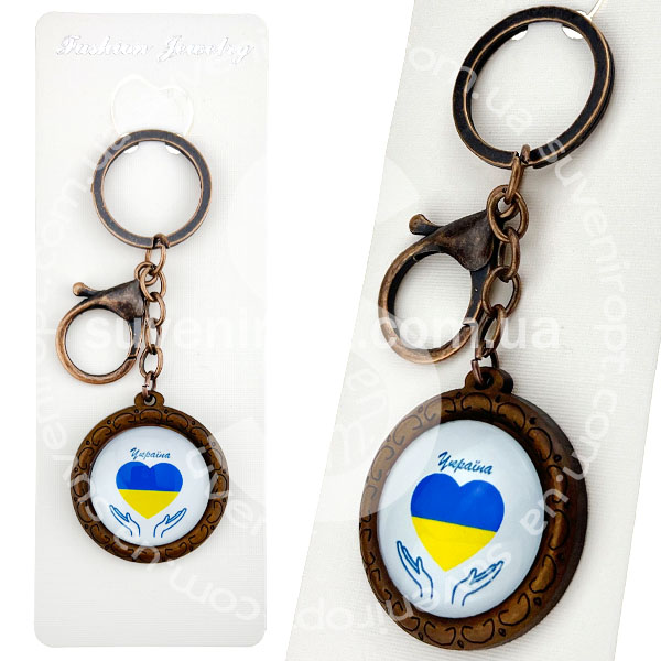 Брелок в упаковці деревяний серце в долонях Україна скло (12)