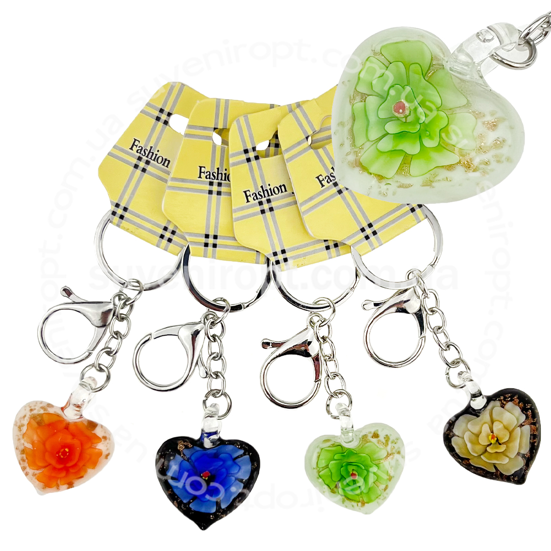 Брелок в упаковці серце скляне з квіткою в середені (12)