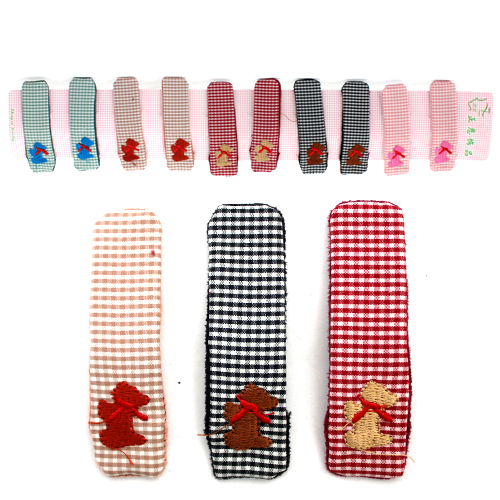 Заколка тканевая в клеточку с собачкой (10)