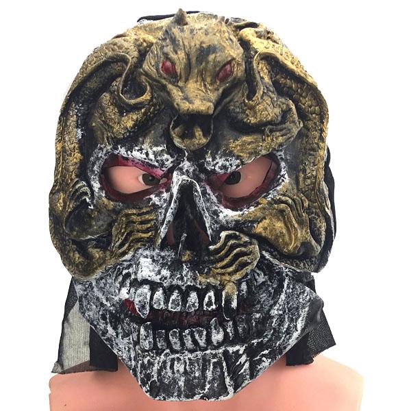 Маска с змеёй на голове