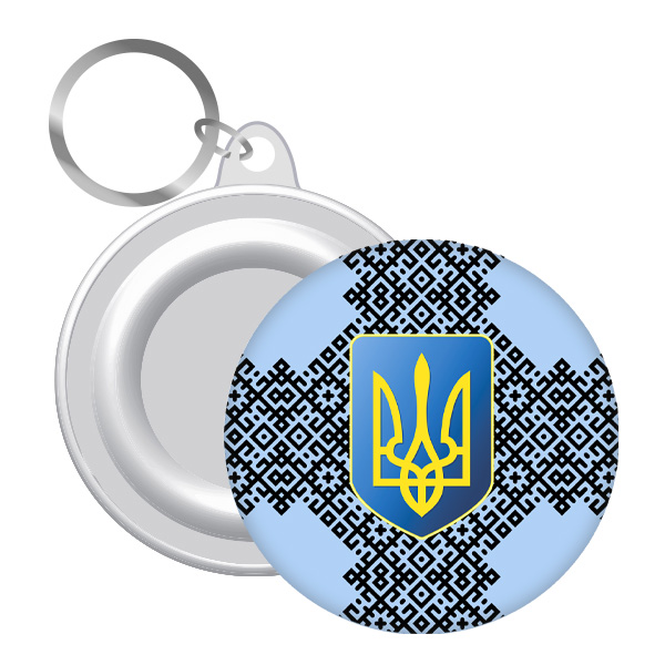 Брелок з Тризубом  та українським чорним орнаментом на блакитному фоні   58 мм (12)